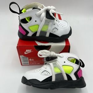 Nike trainer huarache
Size 4c Toddler 
Brand New 
White/pink/black
Original Box
